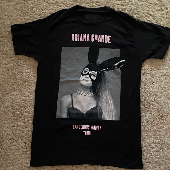 Ariana Grande Tops - Ariana Grande Dangerous Woman Tour T-Shirt size medium